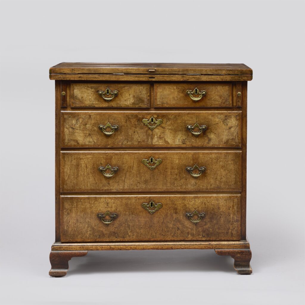 GEORGE I BACHELORS CHEST